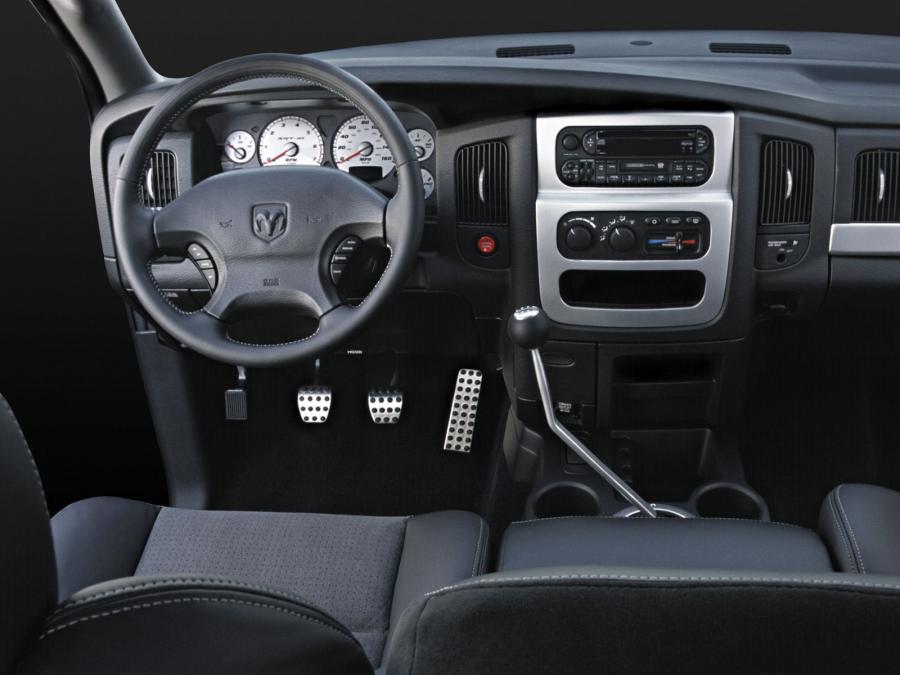  Dodge Ram SRT10 2004 года  (фото 10 из 40)